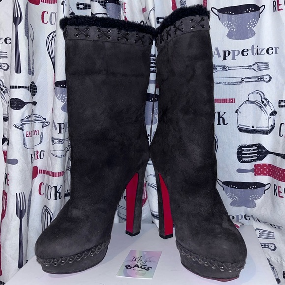 Louboutin: Suede Corset Lace Up 2-in-1 Fold Over Shearling Fur Heel Boots - Picture 3 of 13